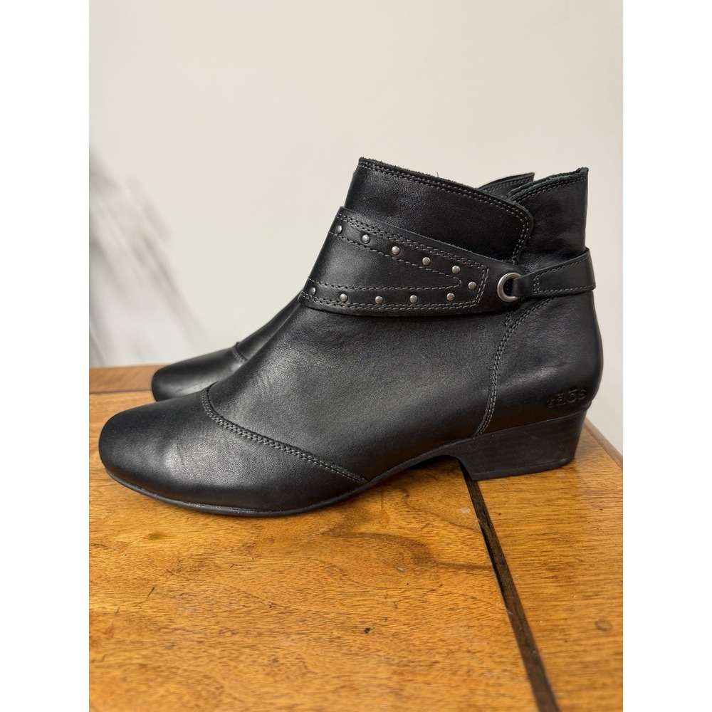 Taos Women's Size 9.5 M Ultimo Black Leather‎ Ankle Boots Studded Inside Zip - Picture 2 of 6